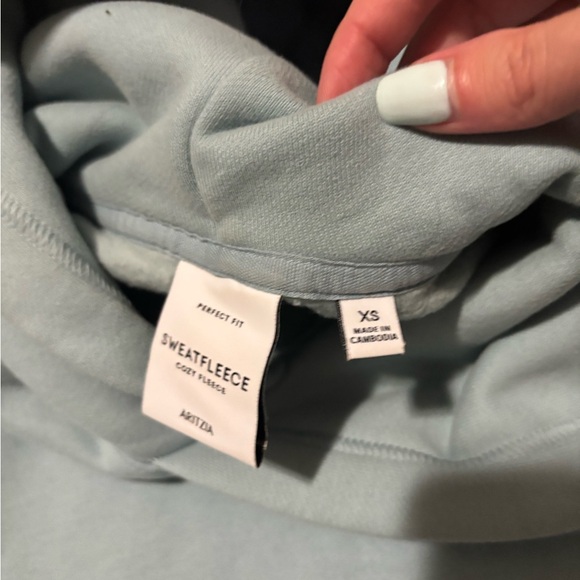Aritzia Hoodie - Picture 4 of 7